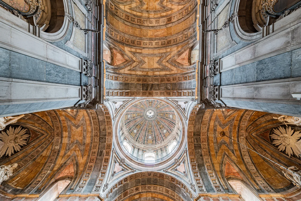 Coloured marble and architectural decoration beneath the dome of Basílica da Estrela