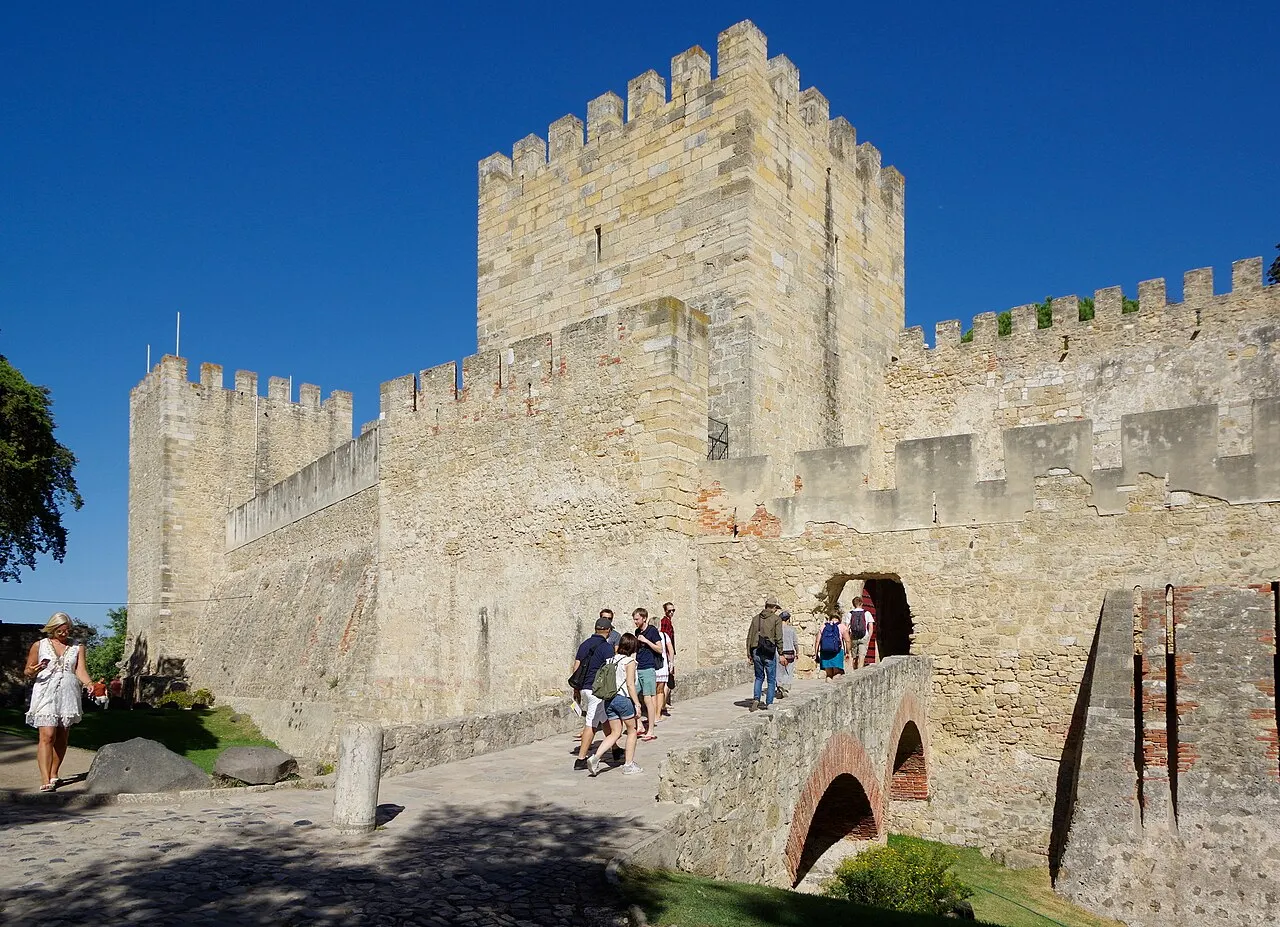 Stone towers and battlements above the bridge into São Jorge Castle.