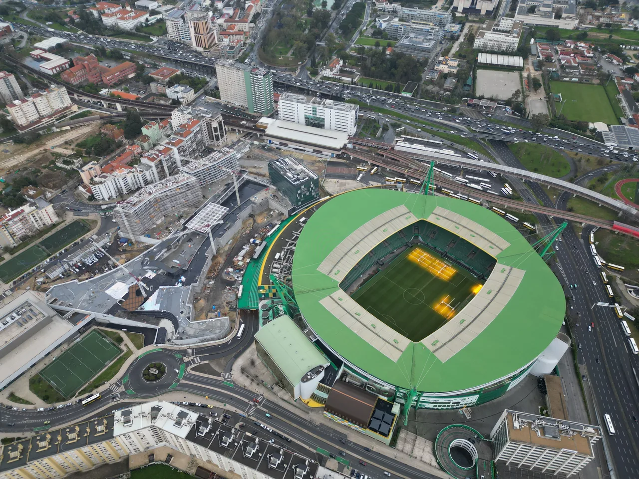 Aerial view of the green bowl and roof of Estádio José Alvalade