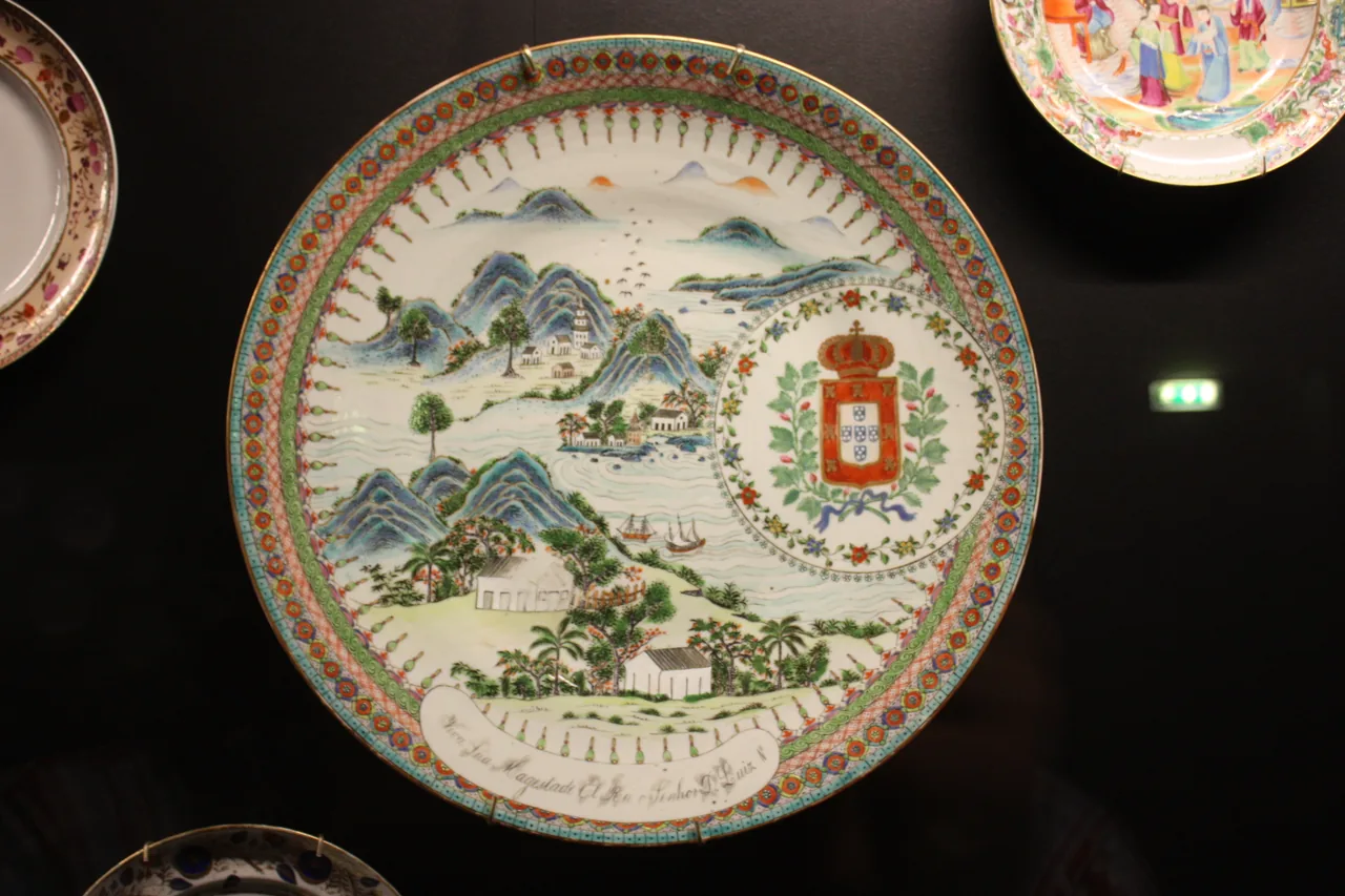 Porcelain plate decorated with a coat of arms at the Museum of the Orient