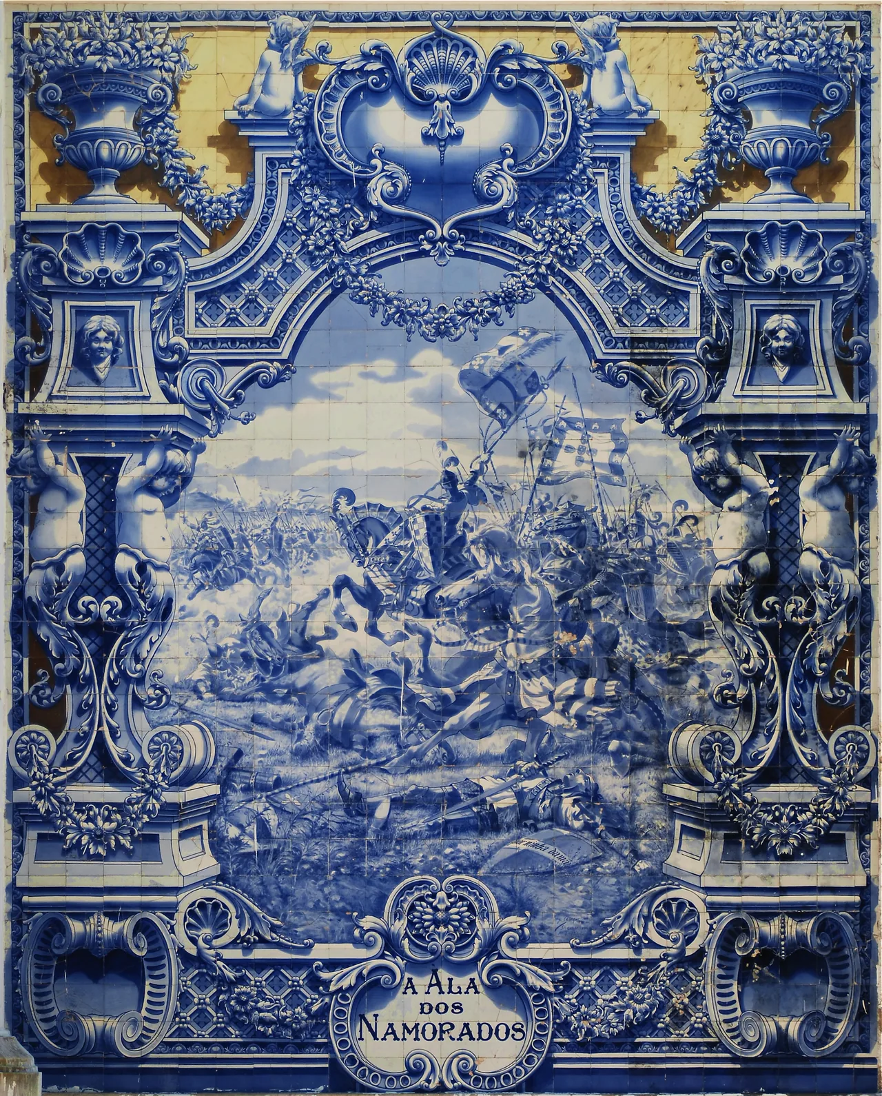 Painel figurativo de azulejos azuis e brancos no Pavilhão Carlos Lopes, no Parque Eduardo VII.