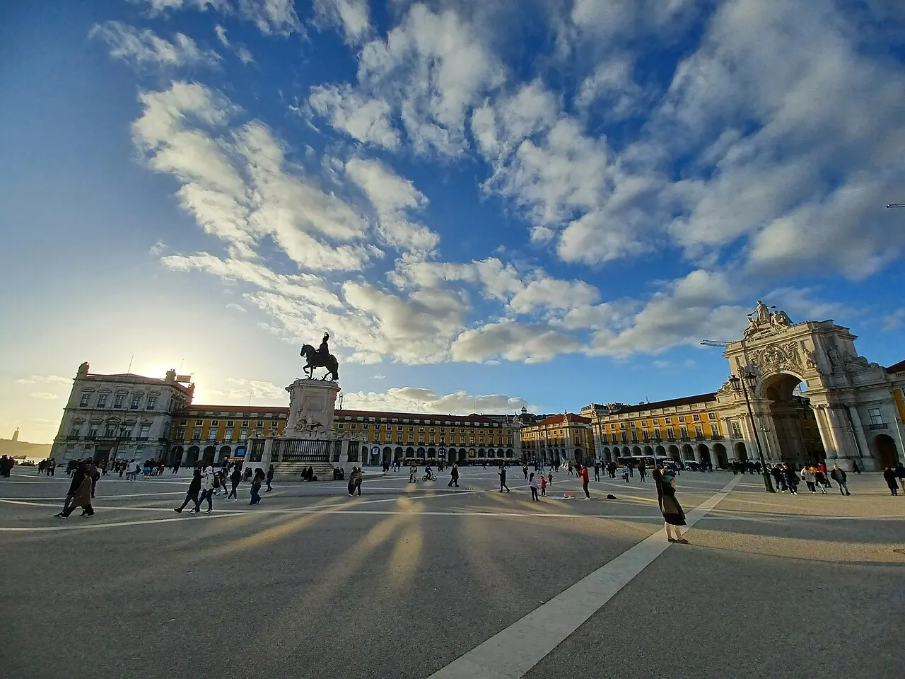 José I’s statue, the yellow arcades and Rua Augusta arch beneath a wide Lisbon sky.