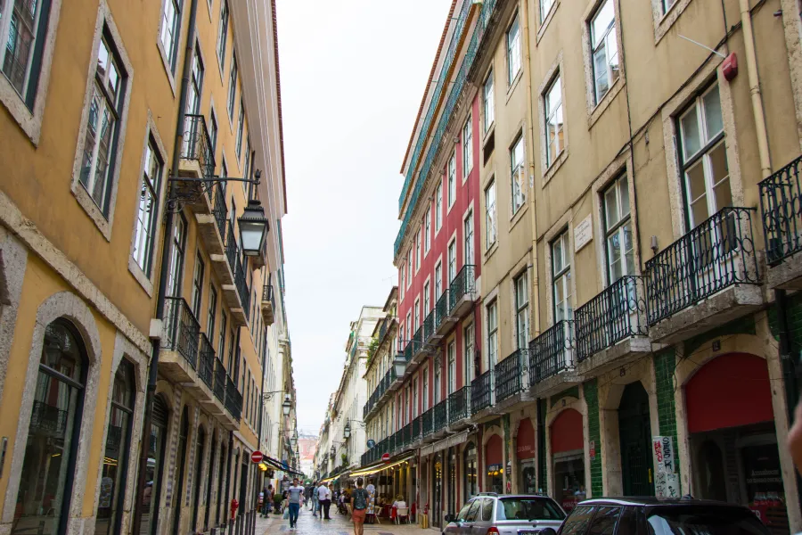 Balconies and Pombaline façades, Rua dos Correeiros, Baixa